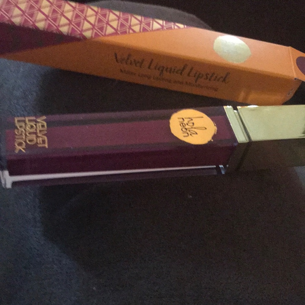 Velvet liquid lipstick